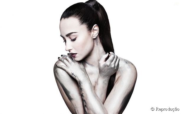 Demi Lovato mostra bastidores de turnê em novo clipe do CD "DEMI"