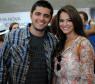 Luiza (Bruna Marquezine) namora com André (Bruno Gissoni) na terceira fase de "Em Família"
