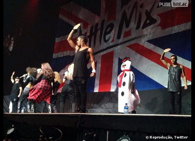 Demi Lovato vira boneco de neve e aparece de surpresa em show do Little Mix