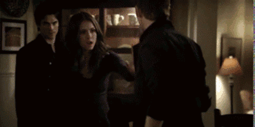 Stefan e Damon competindo por Elena