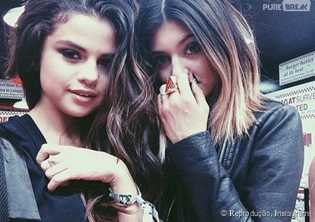 Selena Gomez e Kendall Jenner est&atilde;o passando as f&eacute;rias em Dubai, e divers&atilde;o &eacute; o que n&atilde;o falta no Instagram das gatas!