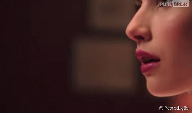 Emma Roberts em gif de "Scream Queens". Série conta ainda com Lea Michele, Ariana Grande, Nick Jonas, Diego Boneta e vários outros nomes bastante conhecidos do público