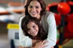 Bruna Marquezine apoia irmã Luana Marquezine em estreia na trama "Em Família"!