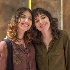 Giovanna Grigio e elenco de "Malhação - Viva a Diferença" mantém contato por grupo no Whatsapp