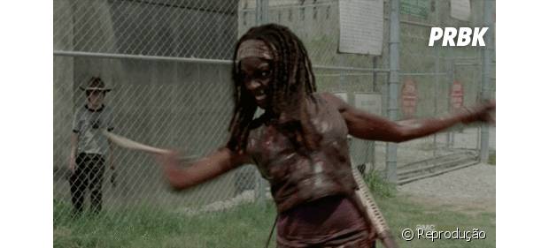 Michonne decepando mais um com a sua espada