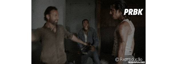 Rick cravando a machete na cabeça