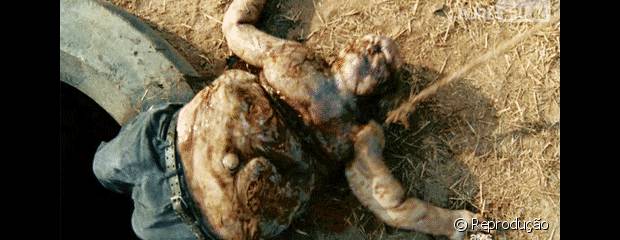 Zumbi gordo explodindo em The Walking Dead