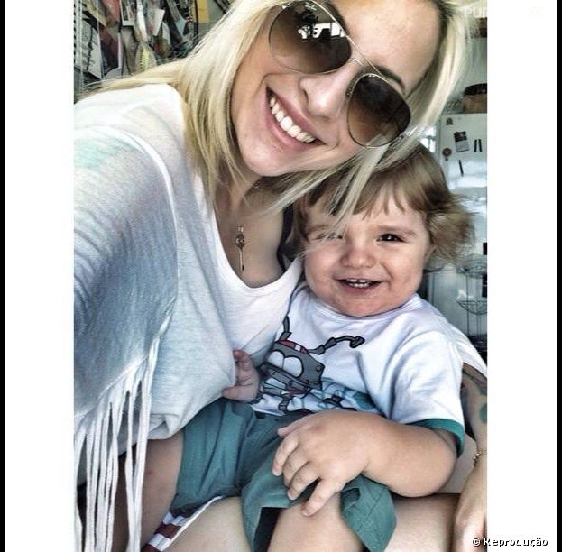 <p>Clara desabafou sobre a suposta briga entre seu marido e Vanessa: "'Fabian não tirou o Max do meu colo por causa da Van. Nós sempre tentamos preservar o Max, mesmo antes do 'BBB'"</p>
