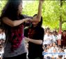 <p>A diva Selena Gomez at&eacute; dan&ccedil;ou com as crian&ccedil;as no Nepal</p>