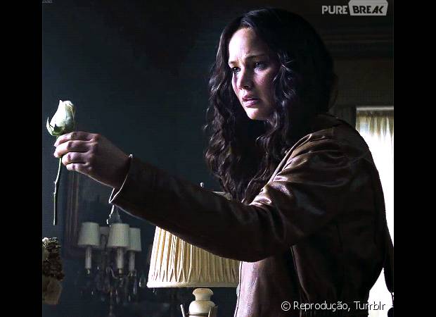 Katniss (Jennifer Lawrence) está sempre recebendo ameças do presidente Snow (Donald Sutherlan)