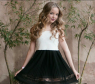 Giovanna Chaves, de &quot;Cúmplices de um Resgate&quot;, exibe saia que compõe seu look!