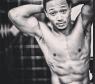 O possível affair de Selena Gomez, Romeo Miller, adora sensualizar no Instagram