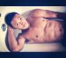 Romeo Miller publicou a foto em que Selena Gomez aparece vestindo o seu casaco vermelho e na legenda ele escreveu: "Eu vivo para as noites que eu não consigo me lembrar com pessoas que eu jamais esquecerei"