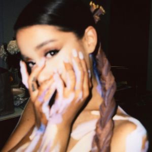 Ariana Grande com música nova? Fotógrafo revela que "God Is a Woman" já tem clipe!