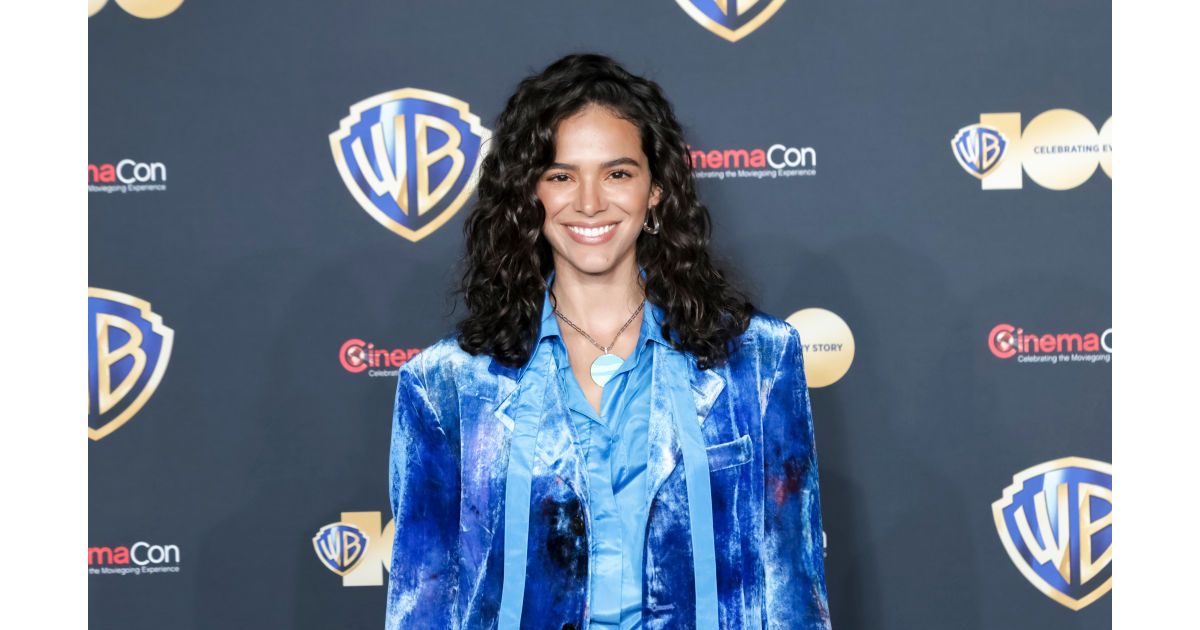 Besouro Azul atuação de Bruna Marquezine tem críticas negativas