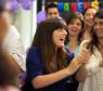 Clarice Falcão em "Com Quem Será", de o "Porta dos Fundos"