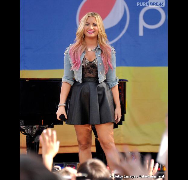 Demi Lovato já teve o cabelo rosa outra vez, mas só nas pontas!