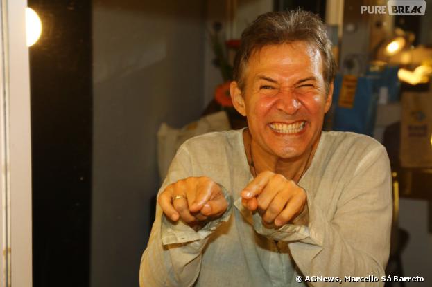 O comediante Nelson Freitas é o protagonista do musical "Se Eu Fosse Você", com Lua Blanco