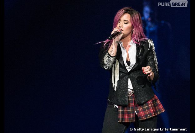 Fofa! Demi Lovato divulga série de vídeos dos bastidores de "Neon Lights Tour"