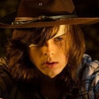 De "The Walking Dead", Chandler Riggs muda o visual e fãs especulam saída do ator da série
