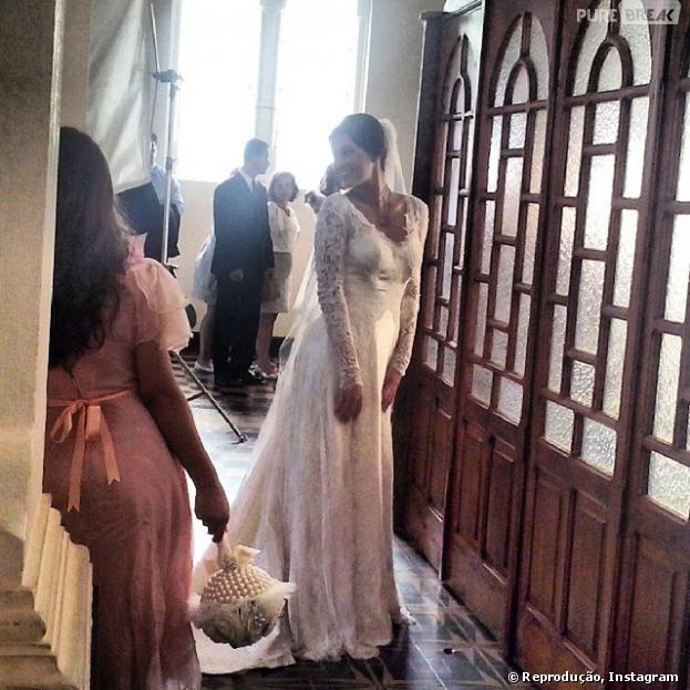 Bruna Marquezine casada? Veja a atriz vestida de noiva para a novela "Em Família"