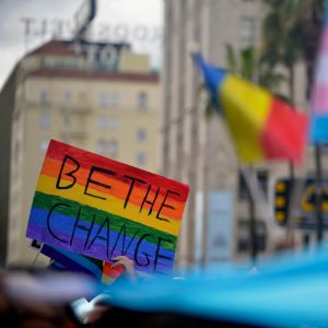 Homossexualidade não é mais considerada crime na Índia e essa é a prova de que o amor vence tudo