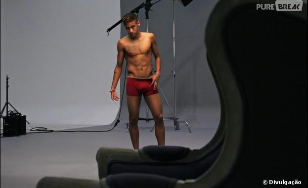 Quer ver Neymar só de cueca?! O atleta posou para ensaio só de underwear