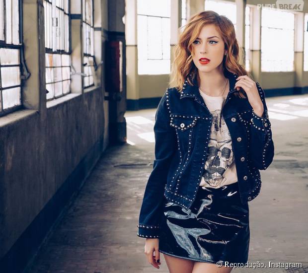 Sophia Abrahão agradece aos fãs por apoio na produção do novo CD