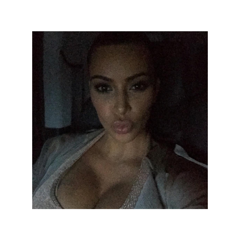 E para encerrar, nada melhor que Kim Kardashian festejando os 45 milhões de seguidores no Instagram!