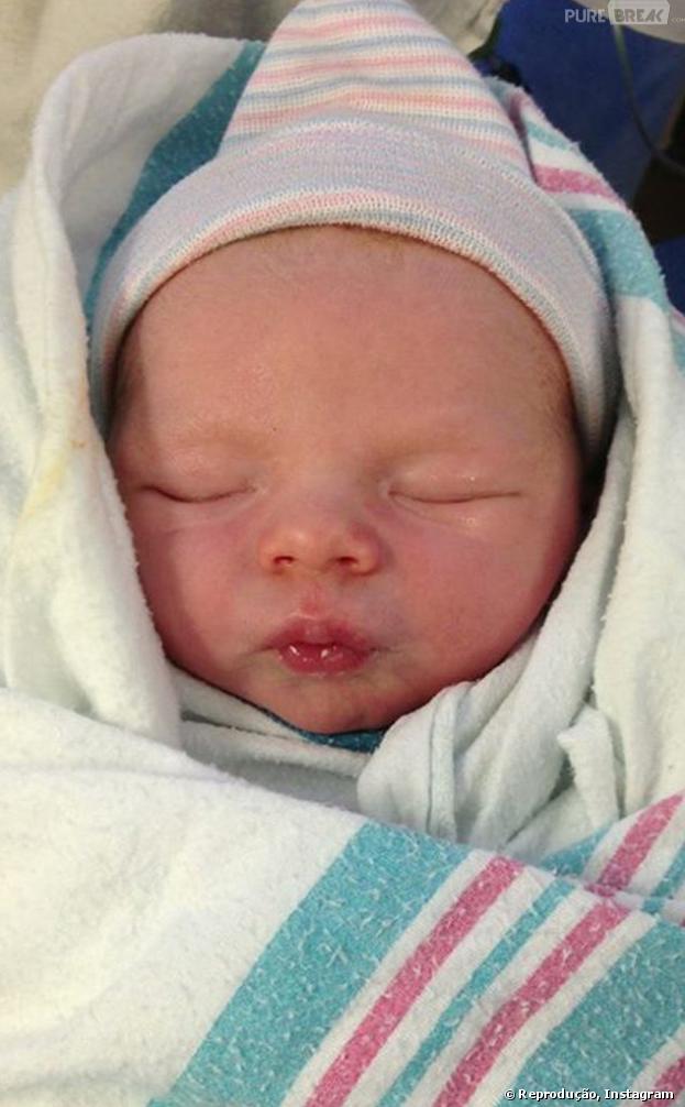 Fergie mostra pela primeira vez rosto do filho, Axl Duhamel. Uma gracinha!