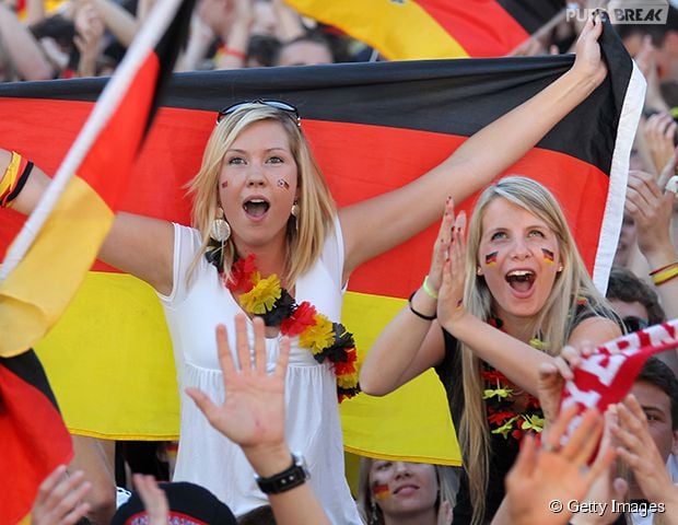 Belas torcedoras alemãs comemorando!