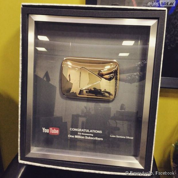 Luan Santana leva prêmio do Youtube por 1 milhão de inscritos