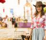 Alice Wegmann publicou uma foto caracterizada como a personagem Shirley de "Em Família"