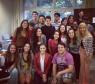 Alice Wegmann é muito unida com a sua turma da faculdade e tá sempre postando fotos com eles