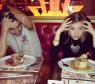 Alice Wegmann brinca ao lado de Guilherme Leicam em uma foto do Instagram