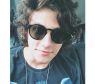 <p>Chay Suede sempre foi chegado em uma selfie</p>