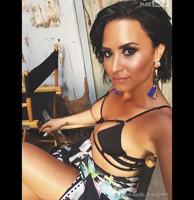 Demi Lovato lan&ccedil;a o hit "Cool for the Summer"