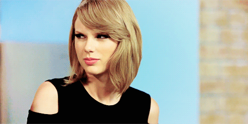 117763-reacao-de-taylor-swift-para-famous-no-620x0-1.gif (500×251)