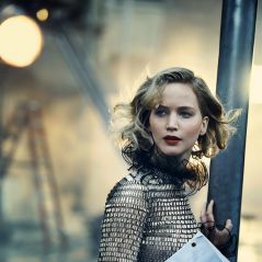Jennifer Lawrence posa sexy para revista e fala sobre encontro com fãs: "Eu fico muito assustada!"