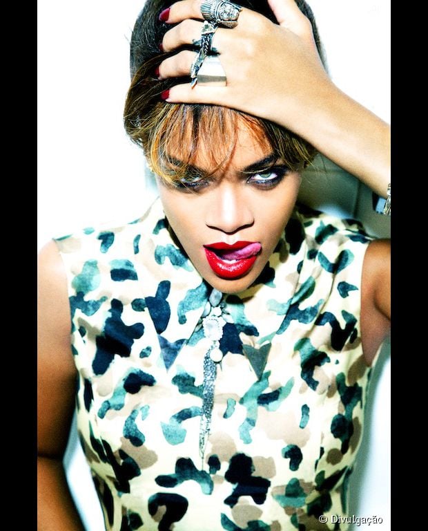 Rihanna é fã da língua para fora