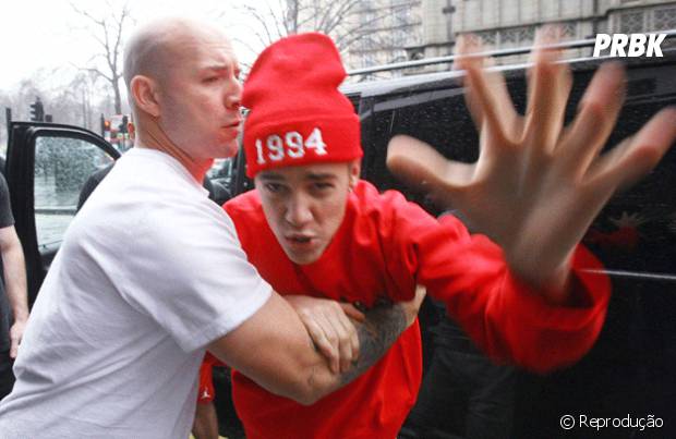Justin Bieber ataca paparazzi