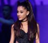 <p>Ariana Grande &eacute; filmada em aeroporto americano e afirma estar feliz solteira</p>