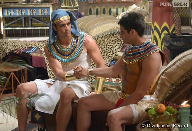 Em "Os Dez Mandamentos": Amenhotep (José Victor Pires), filho de Ramsés (Sérgio Marone), morre na décima praga