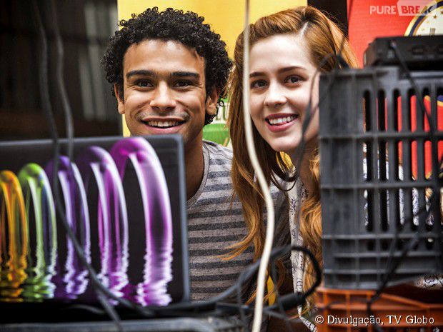 Em "Alto Astral", Gaby (Sophia Abrahão) e Emerson (Sérgio Malheiros) vivem armando contra a tia da menina