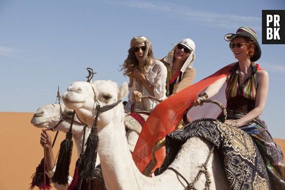 Em "Sex and the City 2", as quatro amigas Carrie, Samantha, Charlotte e Miranda partem em uma aventura incrível nos Emirados Árabes