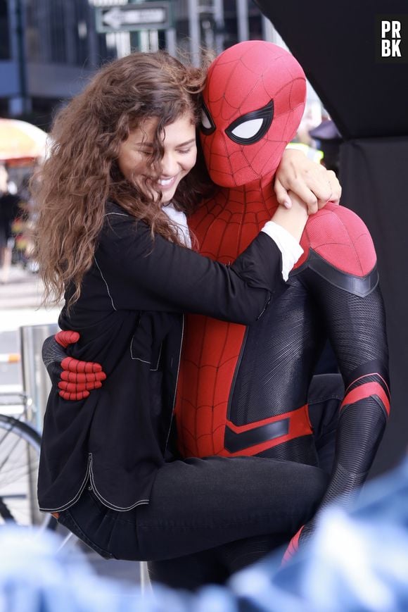 Tom Holland chama Zendaya de "minha MJ" em legenda de foto