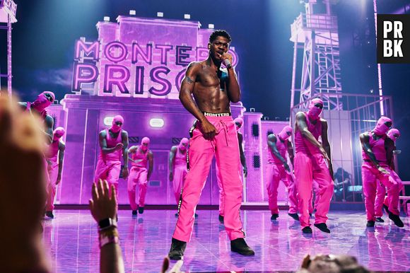 Lil Nas X foi criticado pela performance um tanto sensual pelo palco do VMA 2021