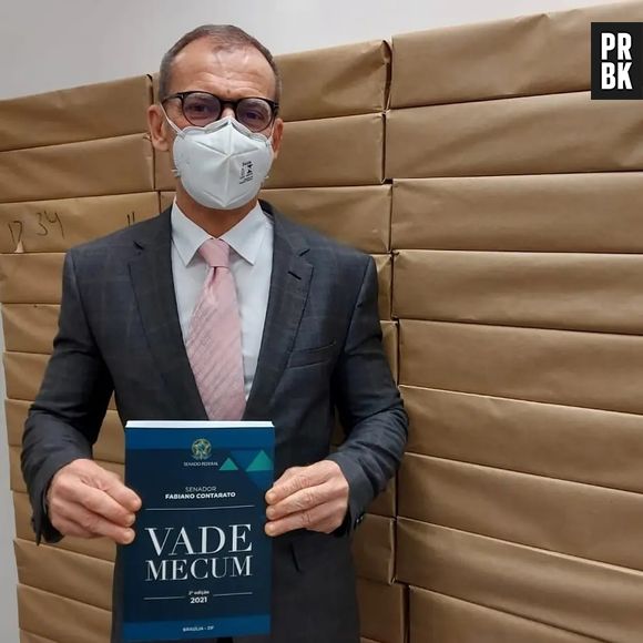 O Senador Fabiano Contarato se manifestou contra um tweet homofóbico feito pelo empresário bolsonarista Otávio Fakhoury e mostrou como é importante ter pessoas da comunidade LGBTQIAP+ na política