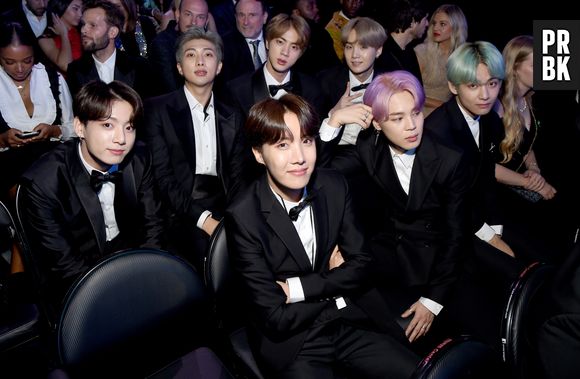 V, do BTS, revela tipo de garota ideal: "Que sabe como economizar dinheiro quando eu ganho dinheiro, alguém para me impedir se eu gastar muito dinheiro e que está disposta para dar tudo aos pais"