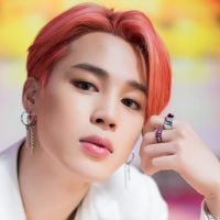 Jimin, do BTS, é surpreendido em live e fãs acusam HYBE de descaso